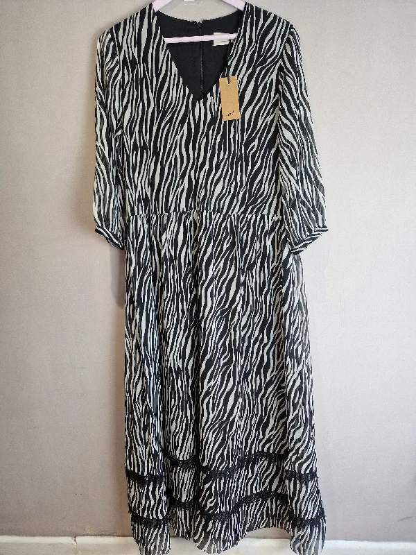 Women's Cozy Winter Attire Exclusive Discounts Hush zebra stripe maxi dress, new - size 10 ** read description