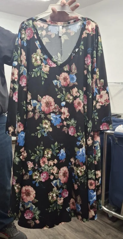 Affordable Women's Clothing Fashion Sale Gorgeous Black Floral Dress with V Neck & Pockets