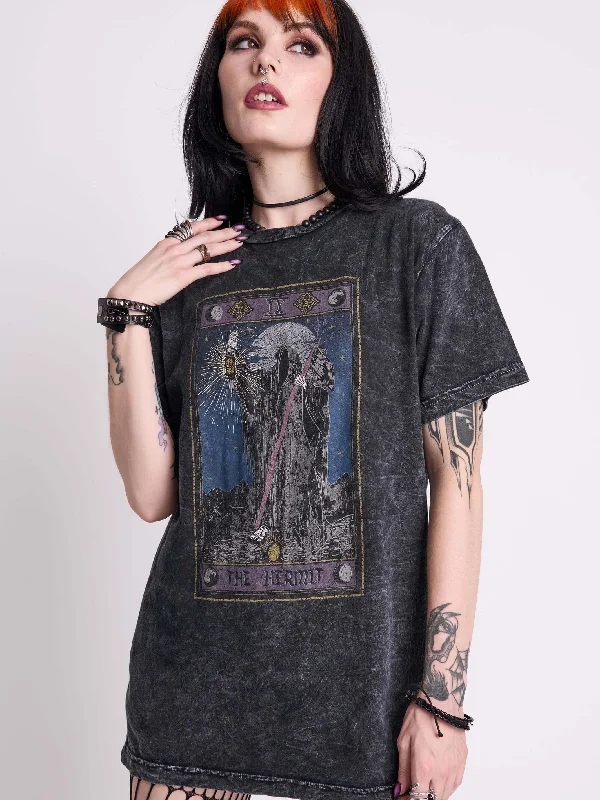 Fashionable Women's Clothing Sale Event, Prices Rock The Hermit Tarot T-shirt