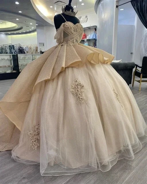 Women's Evening Garments Versatile Wardrobe Essentials Sparkly Champagne Princess Ball Gown Quinceanera Dresses Elegant Straps Appliques Crystal Sweet 16 Dress