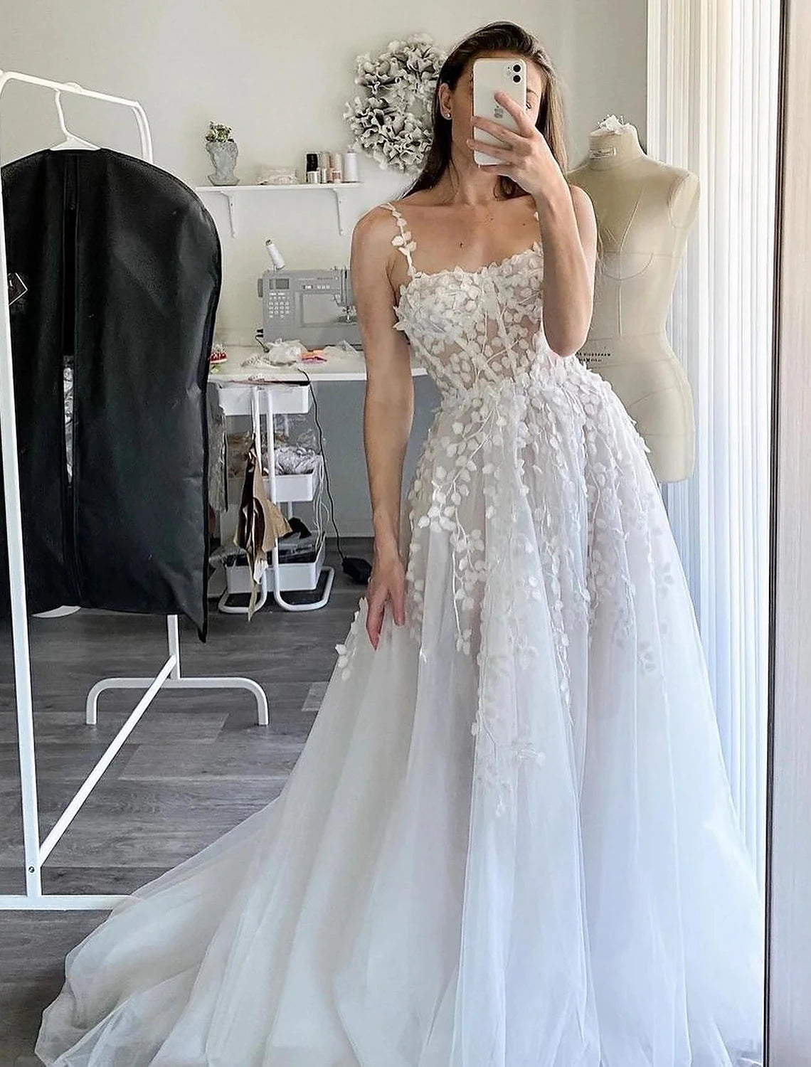 Stylish Outerwear Clothing For Women Chic Trends Unveiled Beach Boho Wedding Dresses A-Line Square Neck Sleeveless Sweep / Brush Train Chiffon Bridal Gowns With Embroidery Appliques