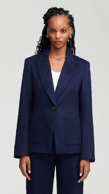 Women's Outdoor Attire Wardrobe Upgrade Patch Pocket Blazer in Textured Wool | Navy